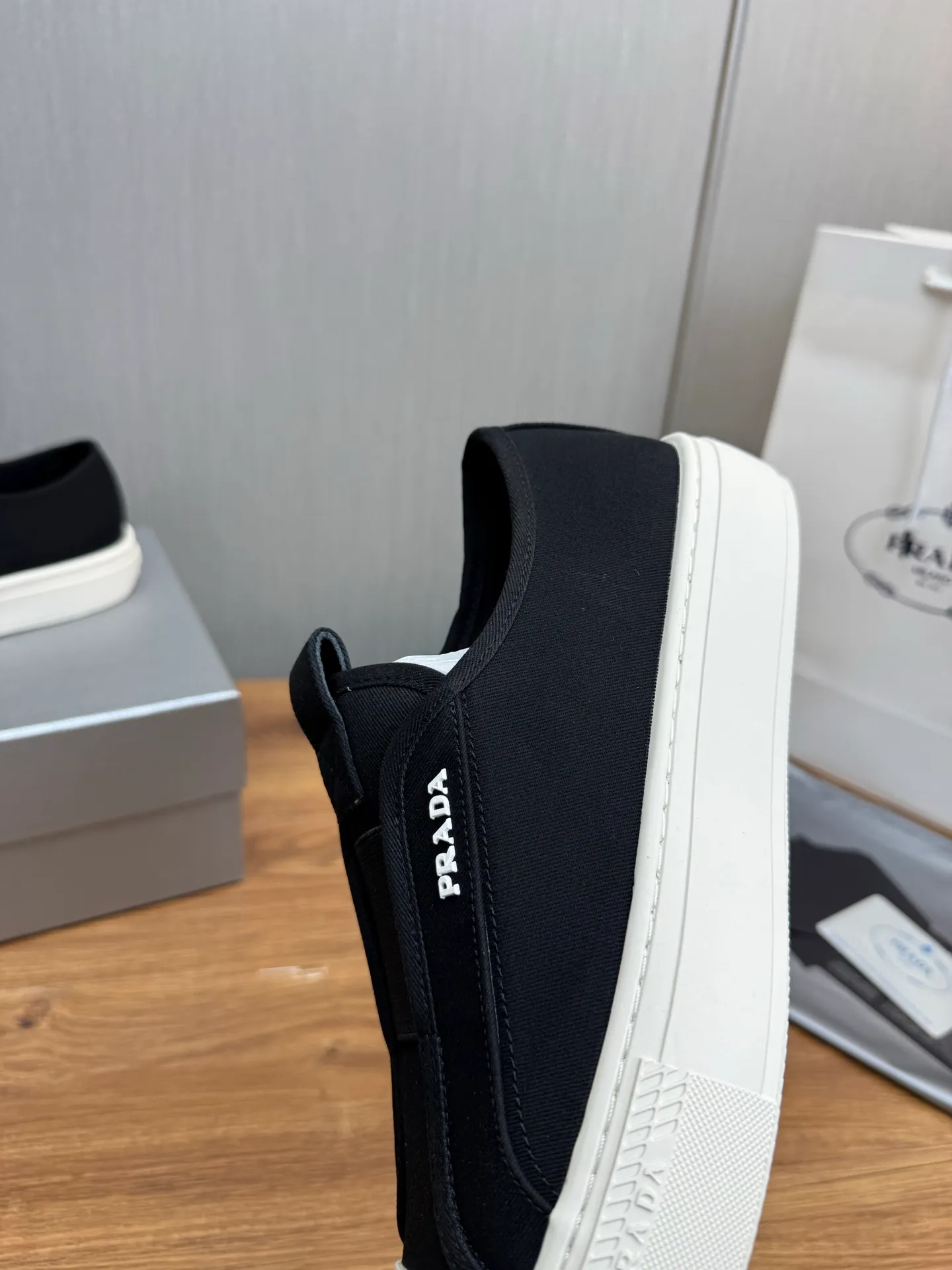 Men's shoes 560💰 [PRADA] Popular canvas shoes in the men's shoe counter, synchronized with the official website, 1 high-quality shipment ✔️Original canvas + cowhide lining, 1🆚1 replica, original sole, 38-45 (45 customized, non-refundable)